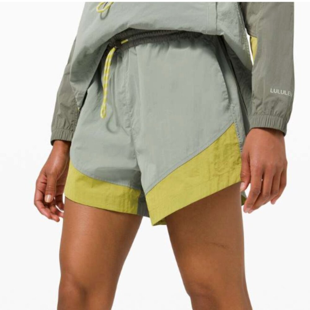 Lululemon Evergreen Short Grey Sage / Yellow Pear / Green Fern - Size 8